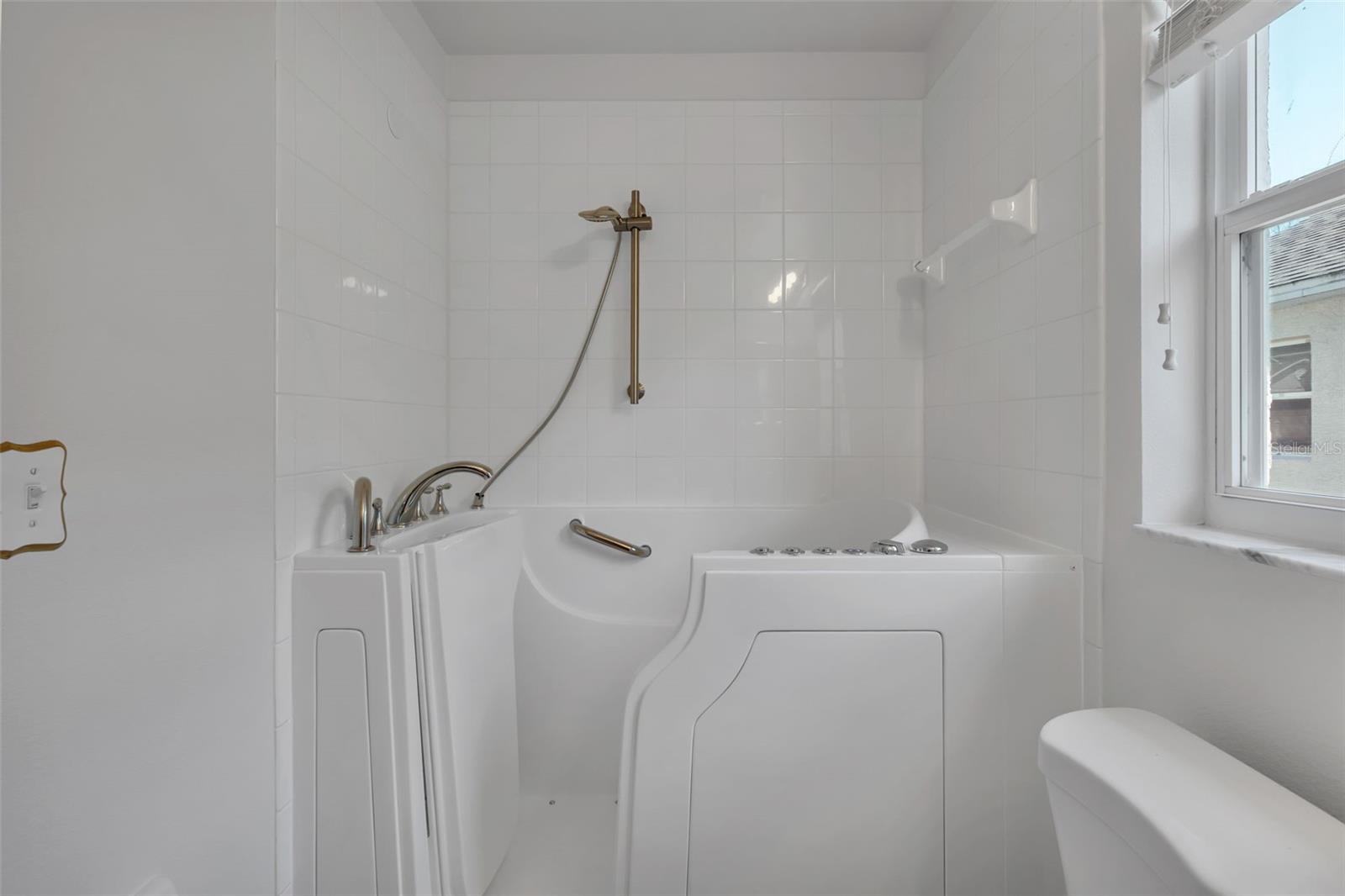 3871 Eversholt St Property Photo 14