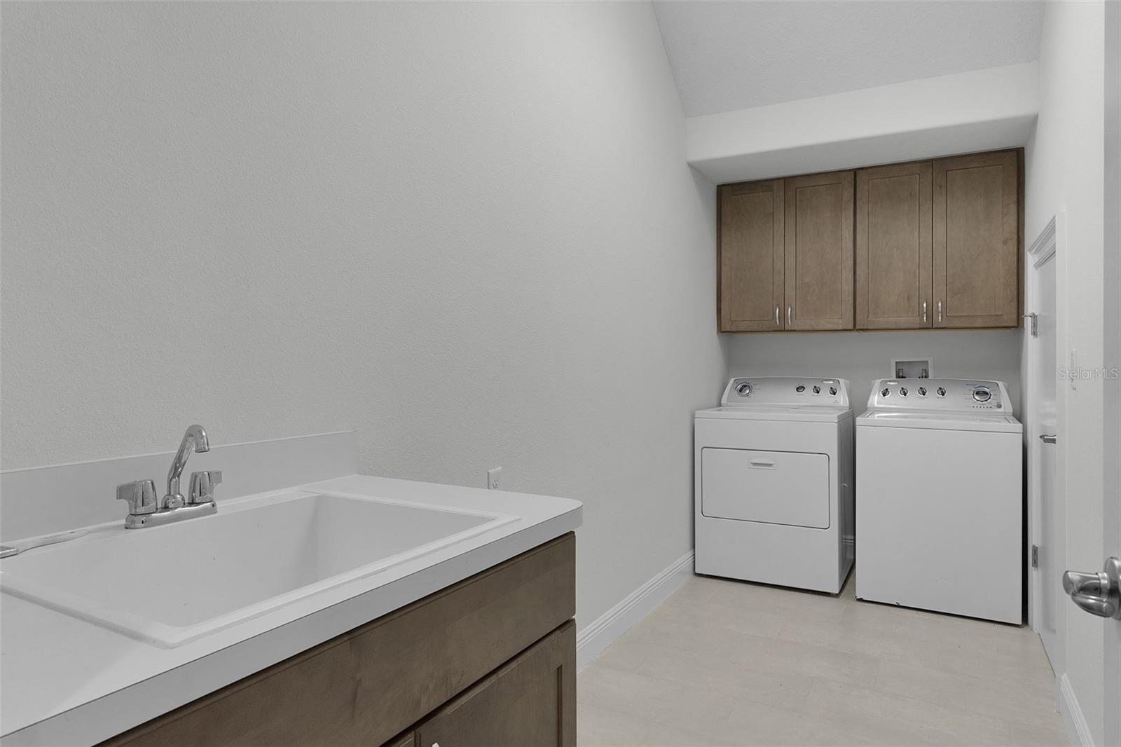39654 Grove Hts Property Photo 52