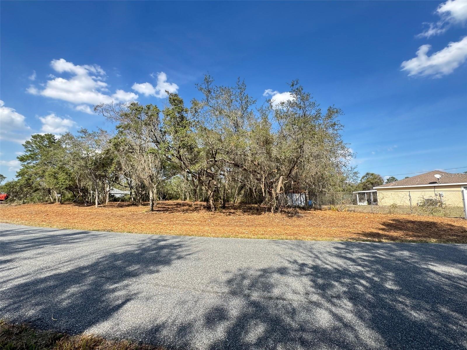 Oak Cir Property Photo 3