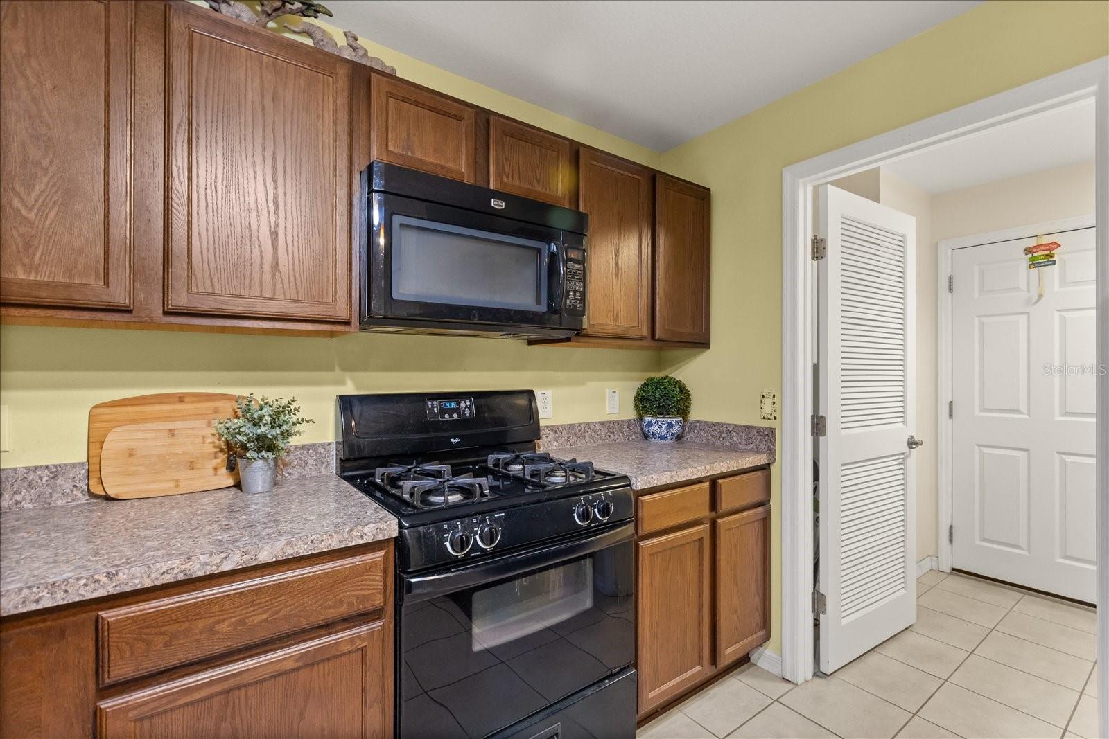 26921 White Plains Way Property Photo 6