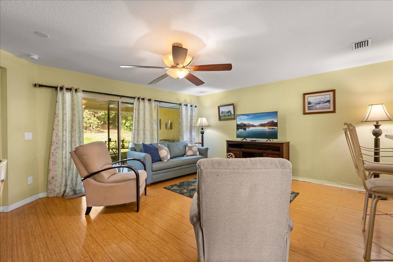 26921 White Plains Way Property Photo 8