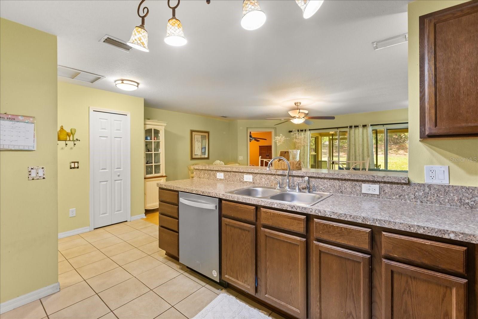 26921 White Plains Way Property Photo 9