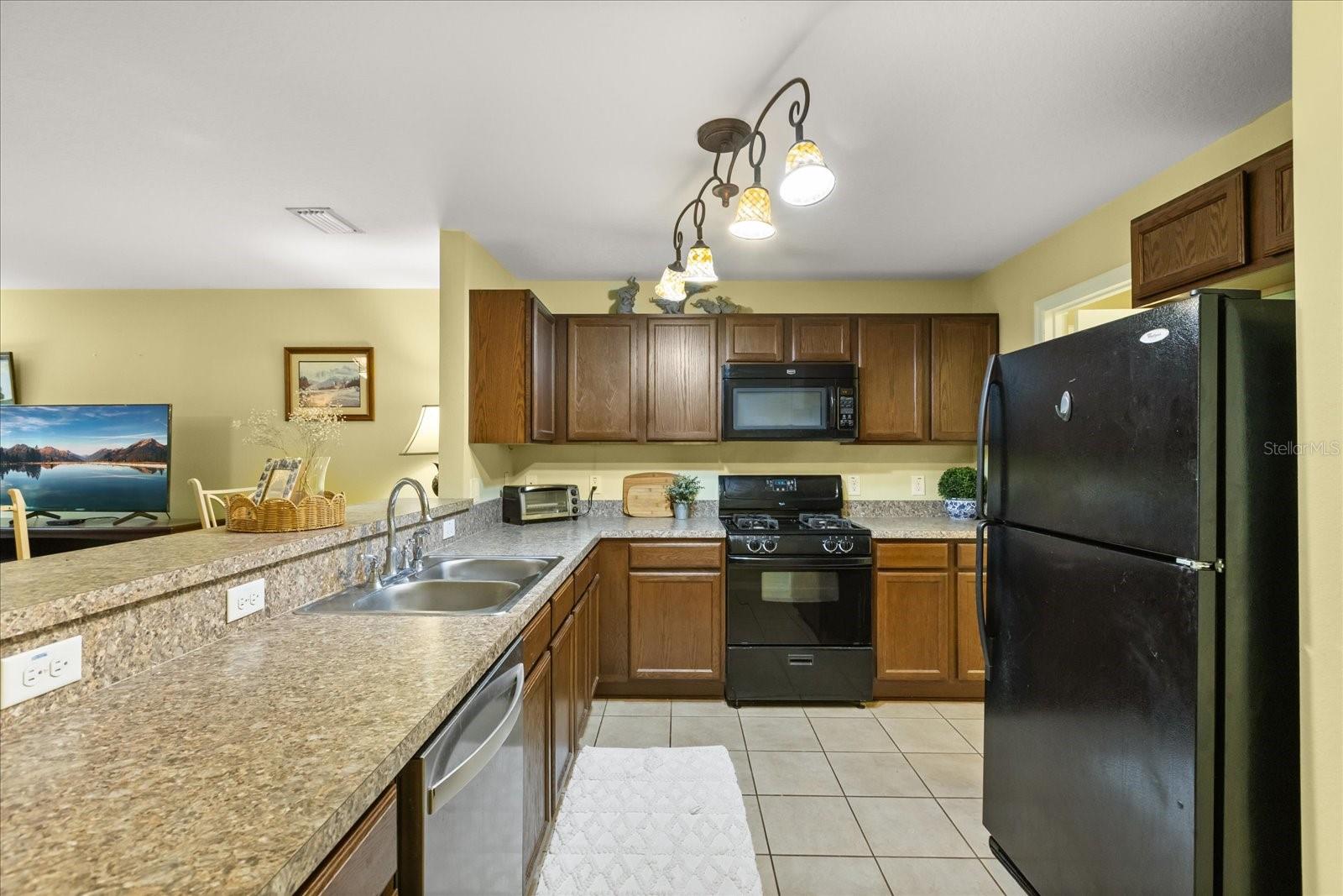 26921 White Plains Way Property Photo 10