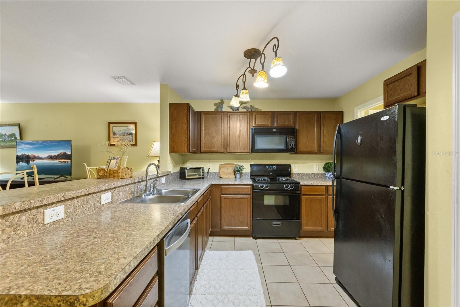 26921 White Plains Way Property Photo 11