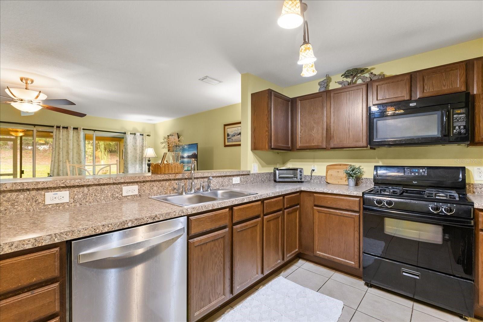 26921 White Plains Way Property Photo 12