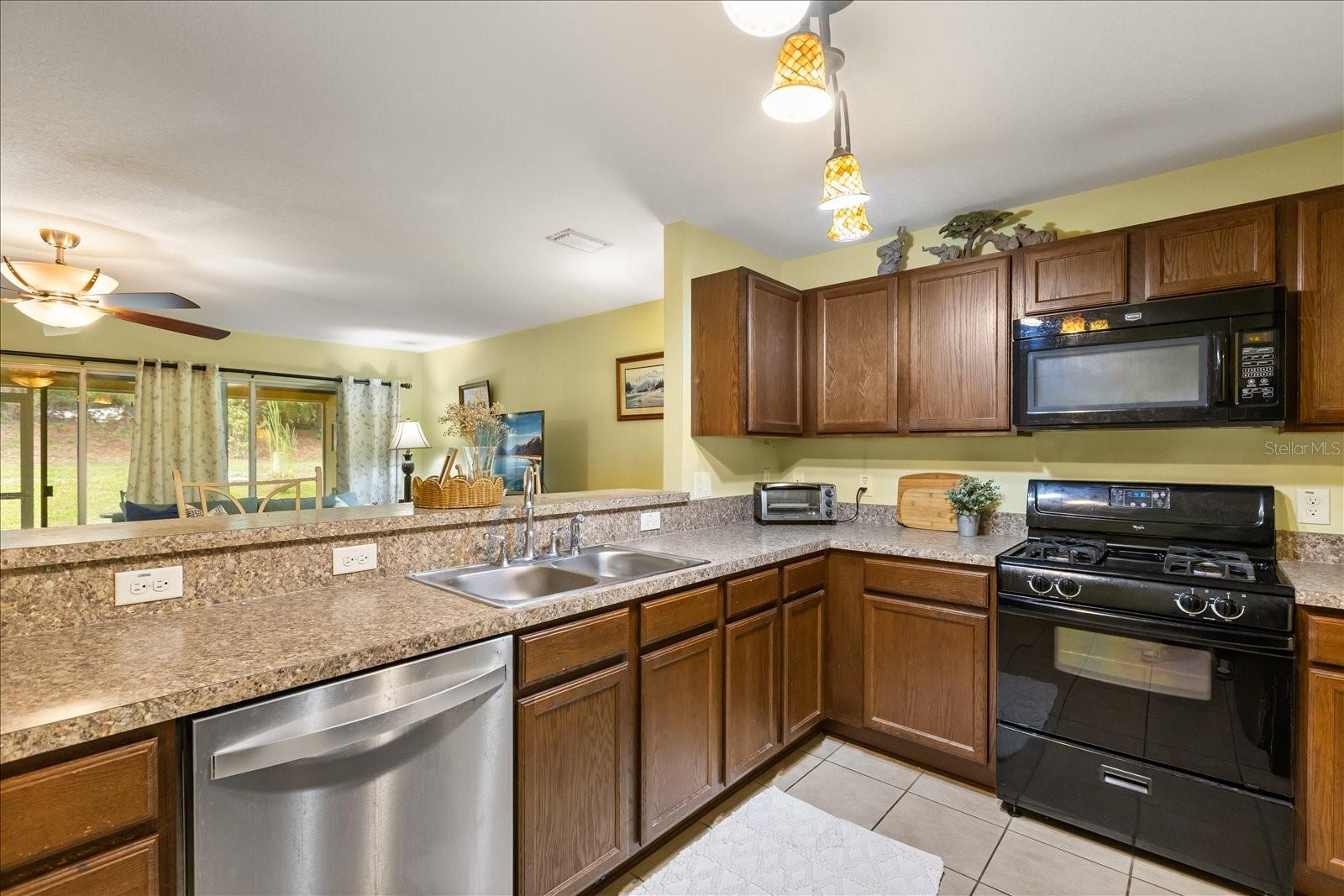 26921 White Plains Way Property Photo 14