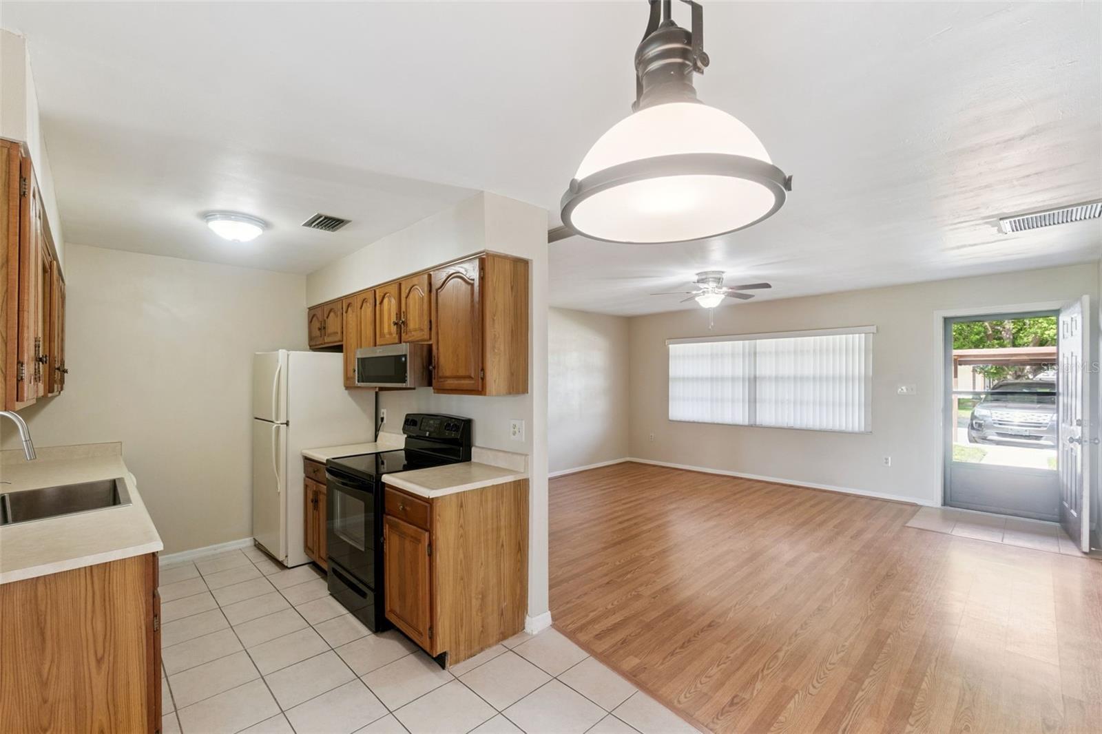 12418 Orangewood Cir Property Photo 5
