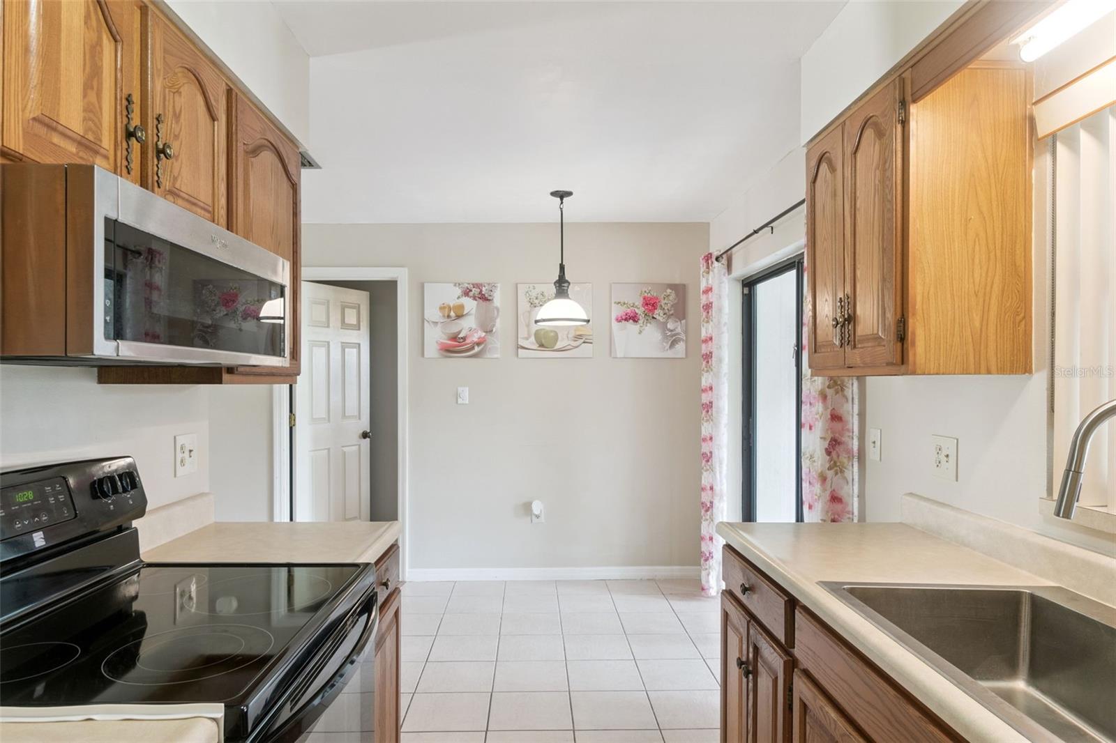 12418 Orangewood Cir Property Photo 8