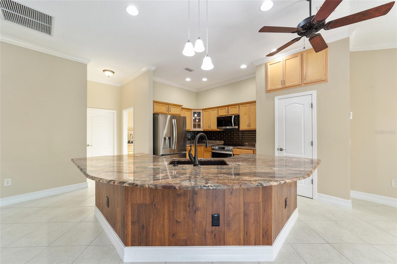 1109 Alcove Loop Property Photo 8