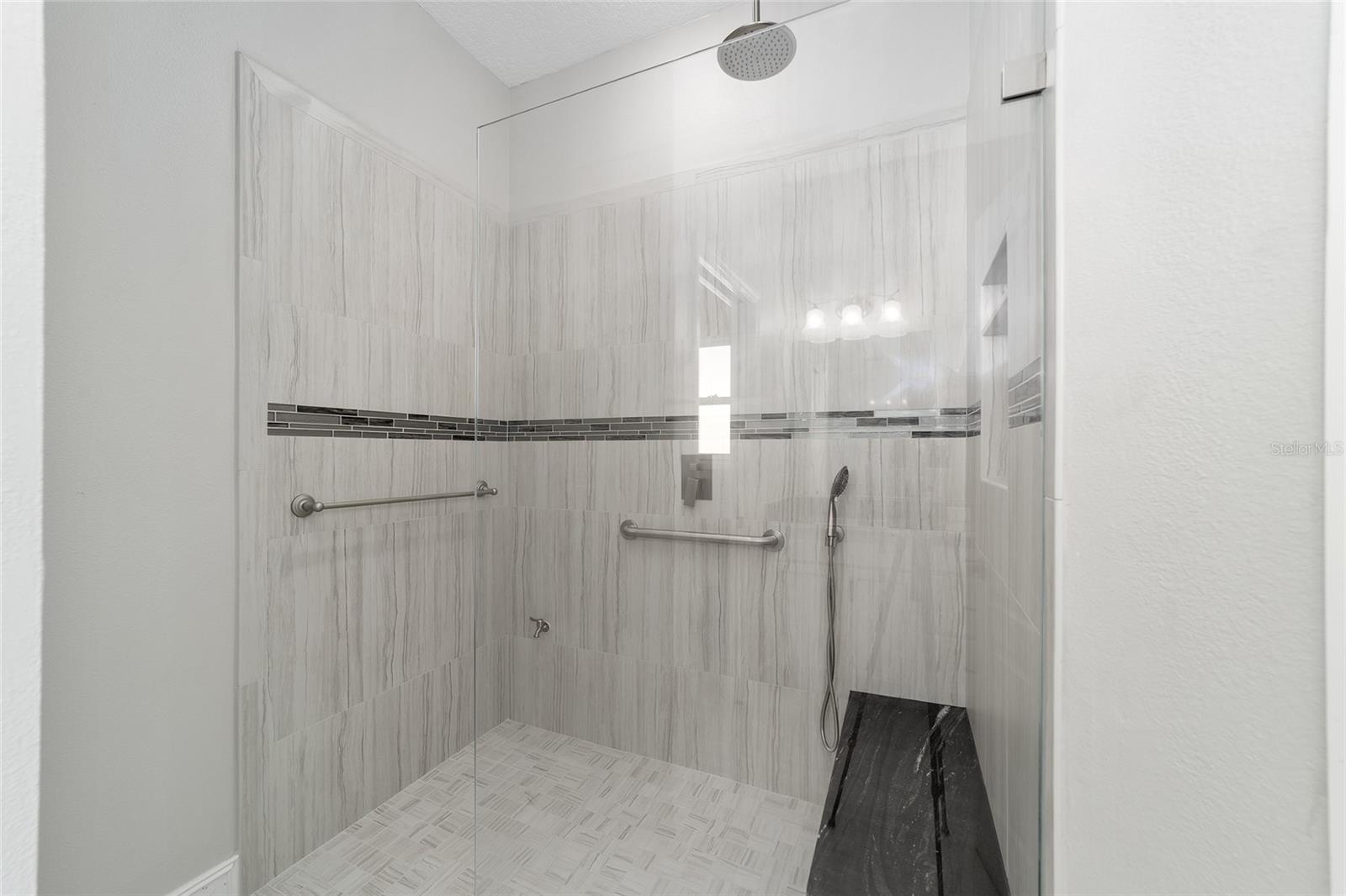 1109 Alcove Loop Property Photo 14