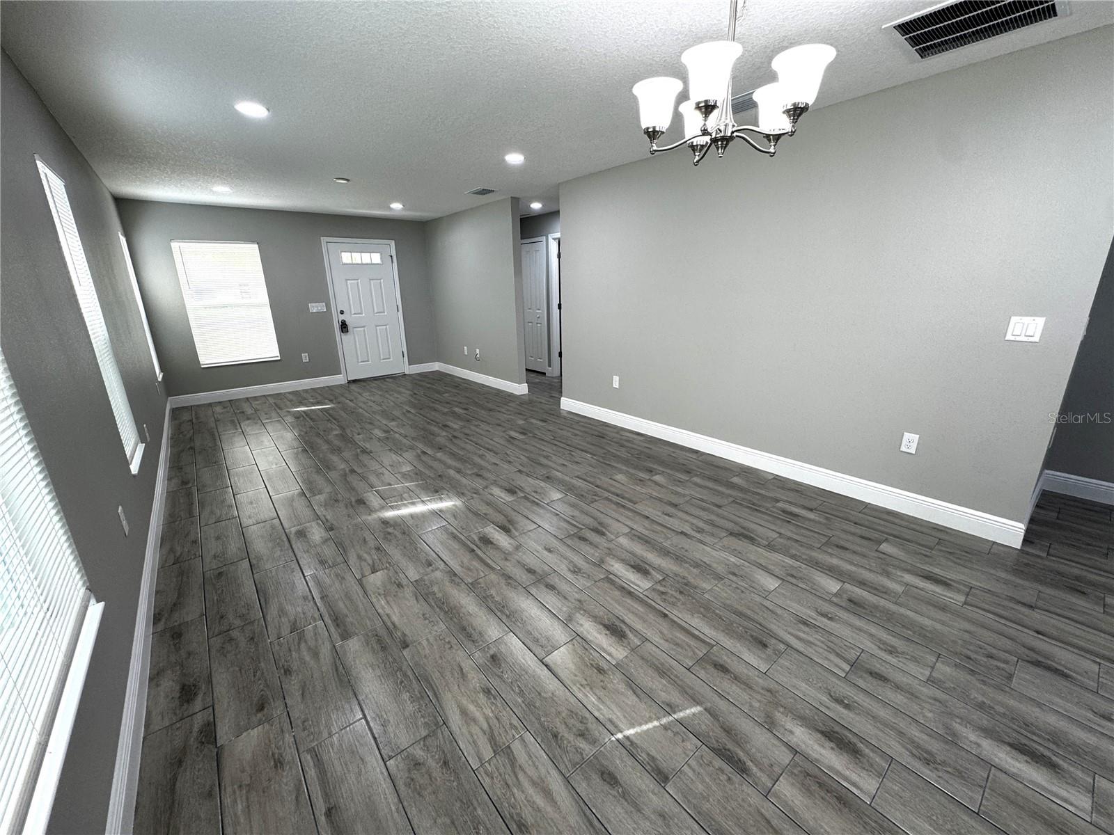 5 Olive Pl Property Photo 3