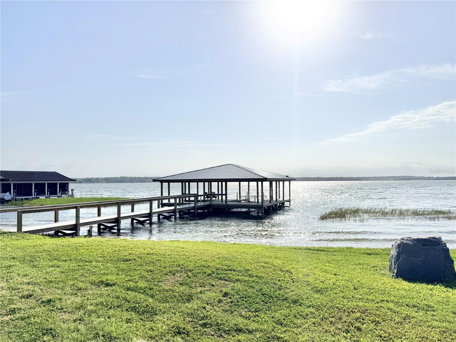 3155 Lakeshore Dr Property Photo 7