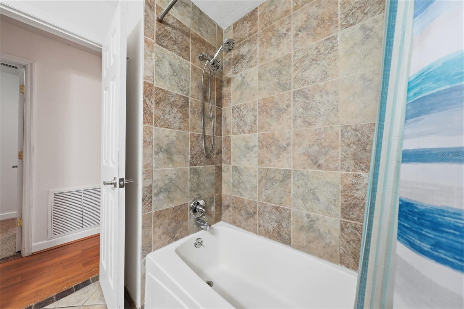 3996 Lake Eleanor Dr Property Photo 23