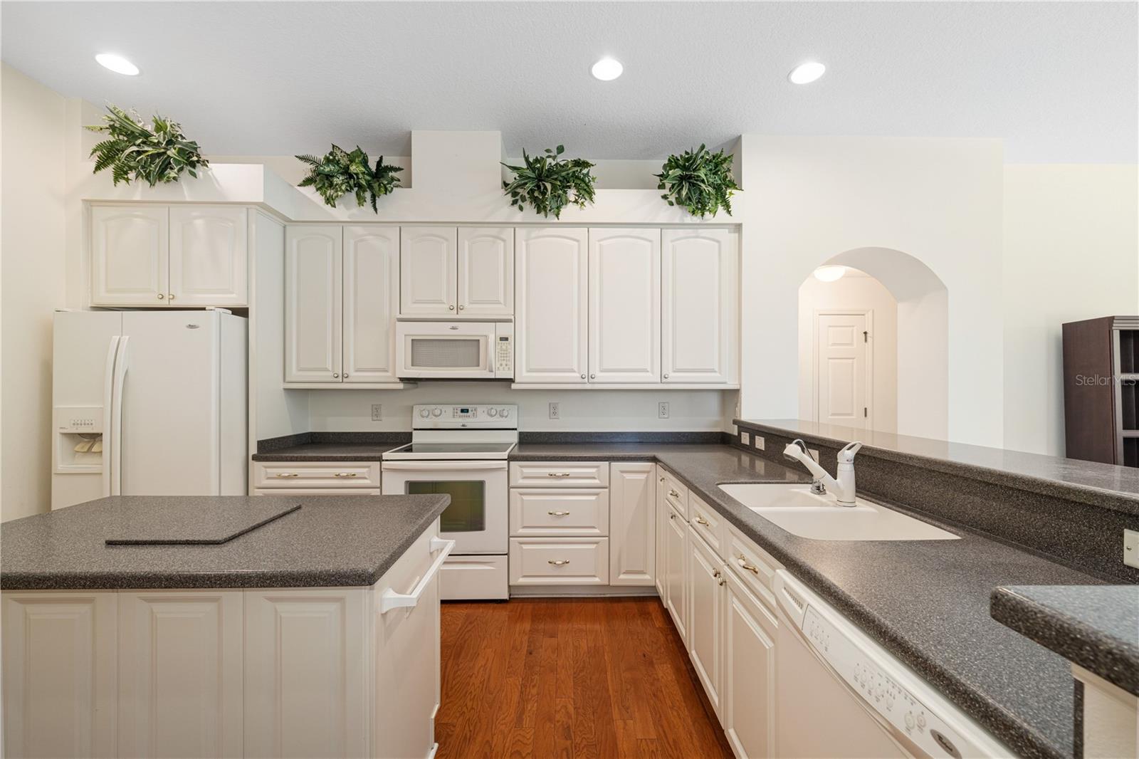 8061 Waterbury Way Property Photo 17