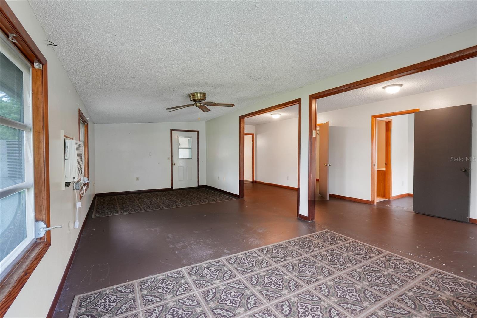 11411 Huggins St Property Photo 6