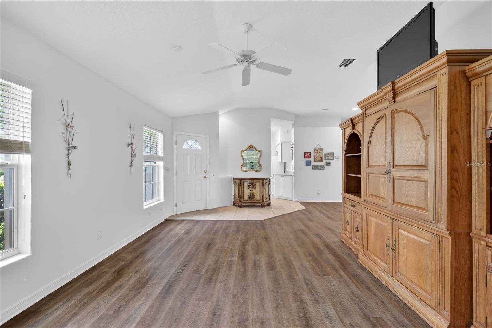 27545 Discover Ct Property Photo 8