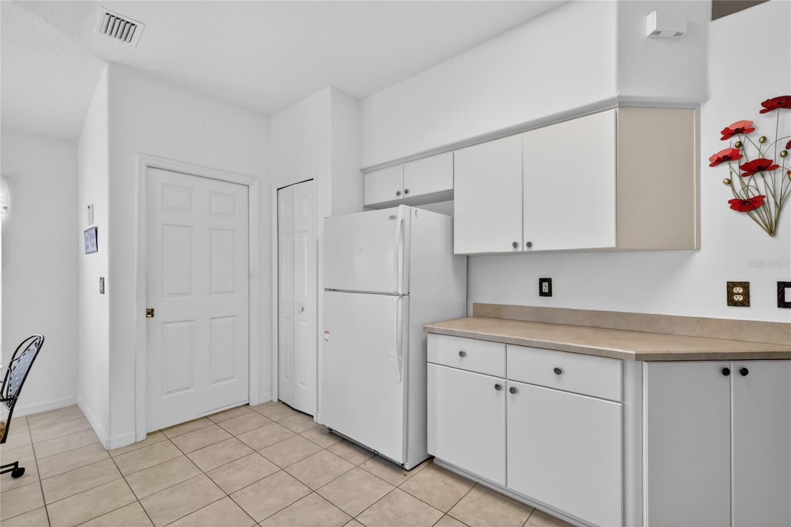 27545 Discover Ct Property Photo 14