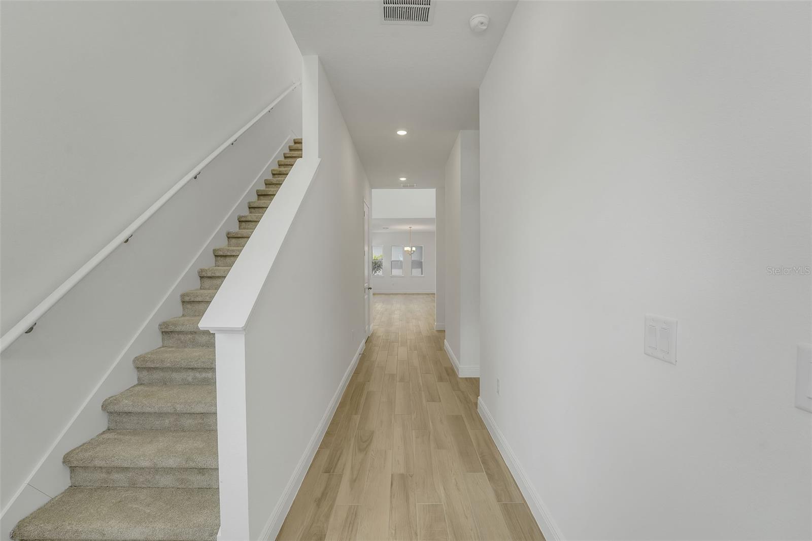 9853 Peebles St Property Photo 7