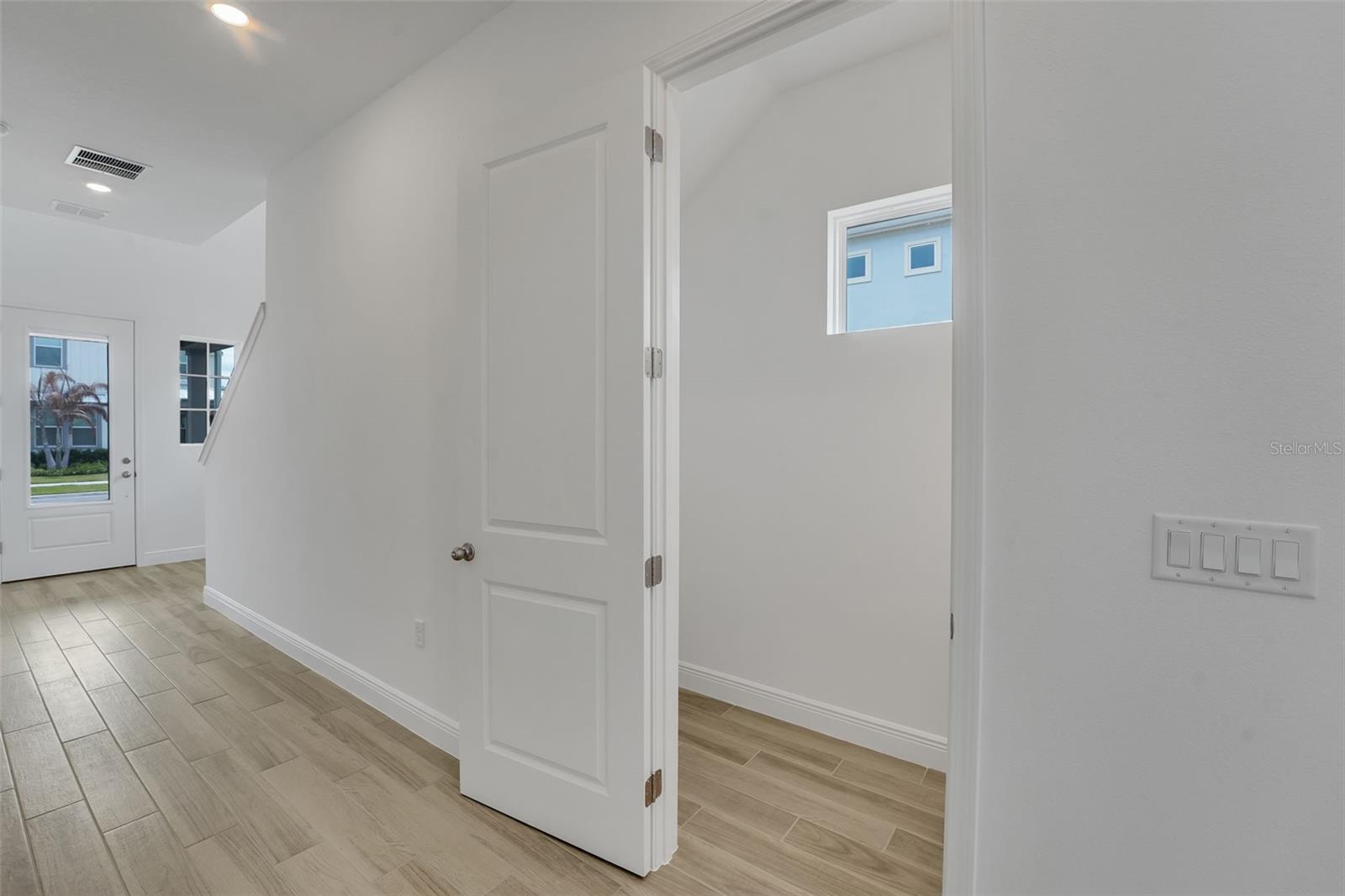 9853 Peebles St Property Photo 15
