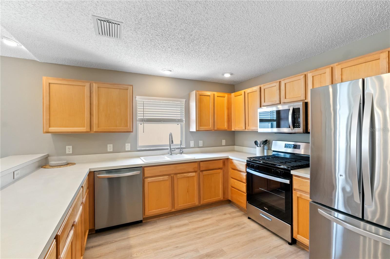 1666 Summerchase Loop Property Photo 4