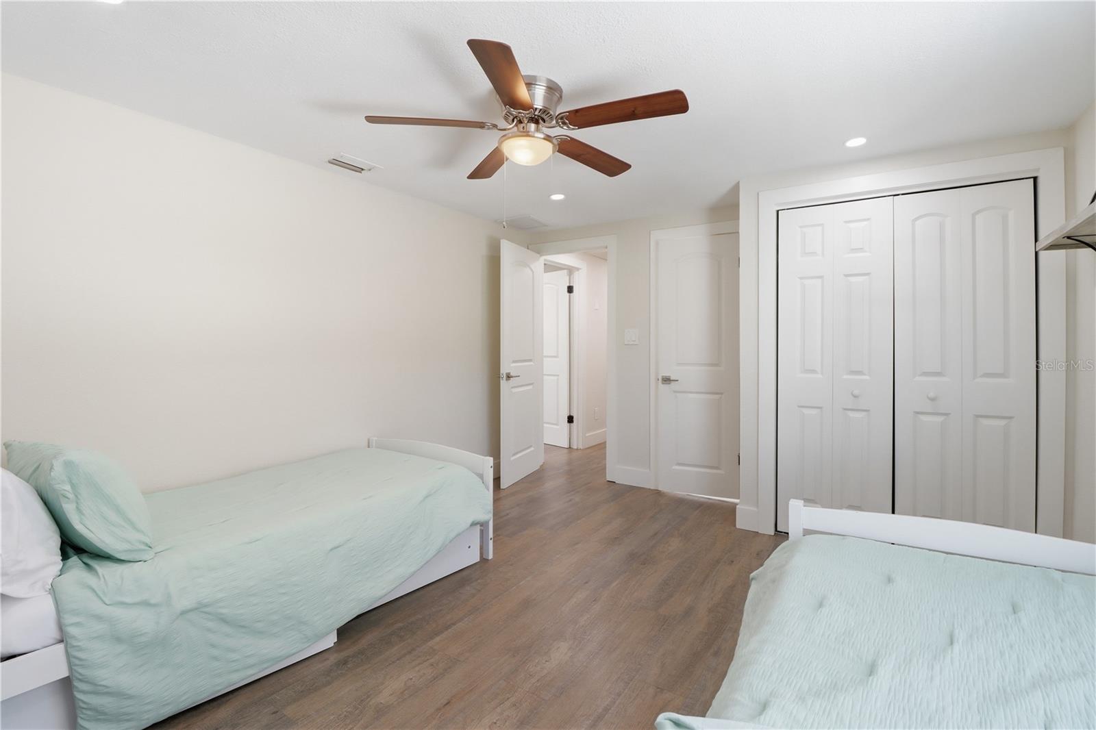 9235 W Harbor Isle Ct Property Photo 22