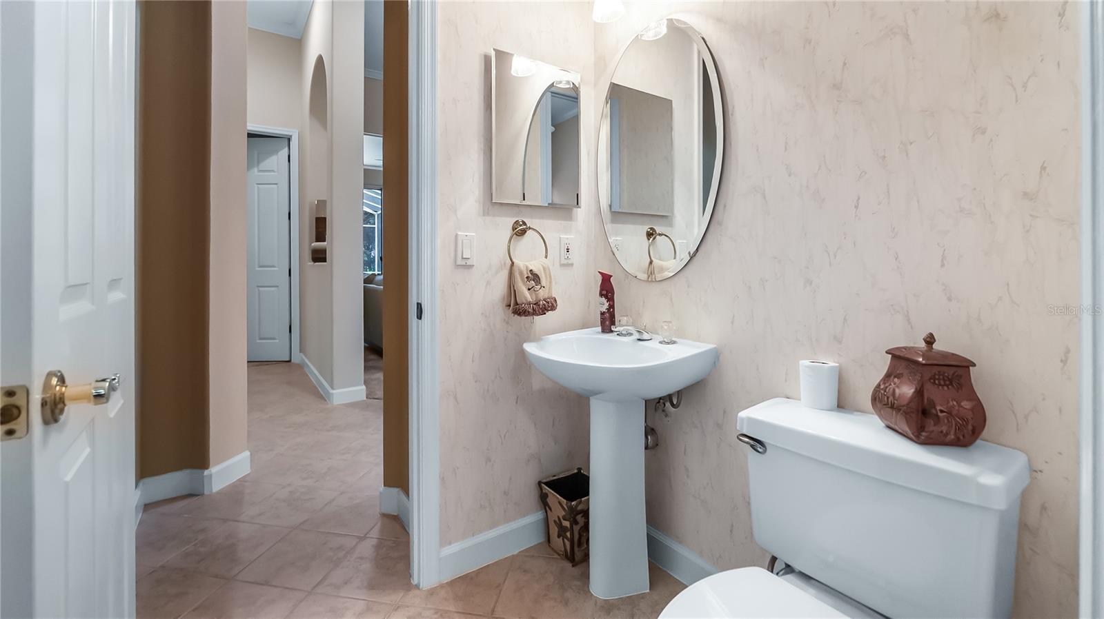 693 Stonefield Loop Property Photo 9