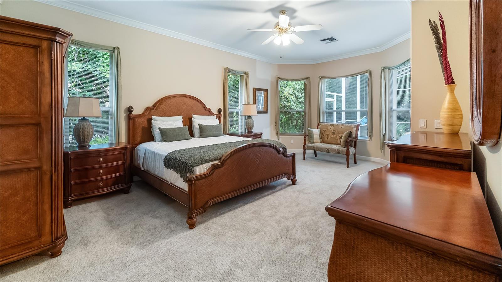 693 Stonefield Loop Property Photo 16