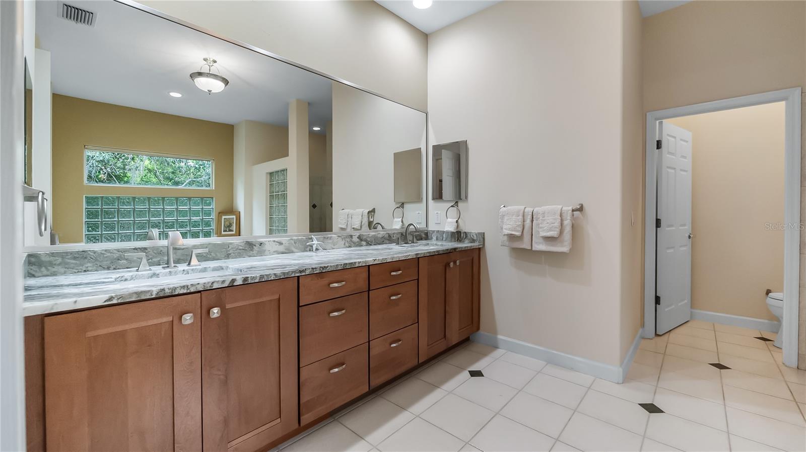 693 Stonefield Loop Property Photo 18