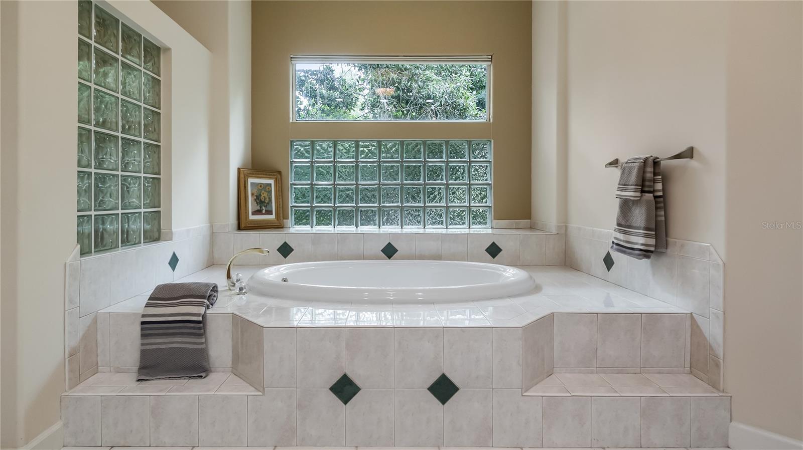 693 Stonefield Loop Property Photo 19