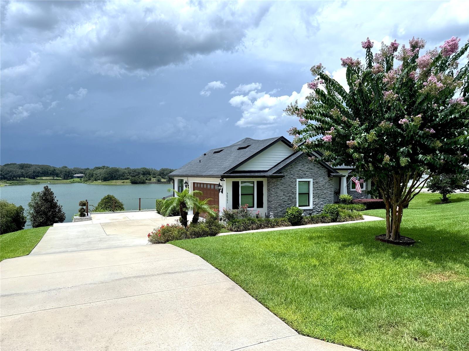 36751 Barrington Dr Property Photo 2
