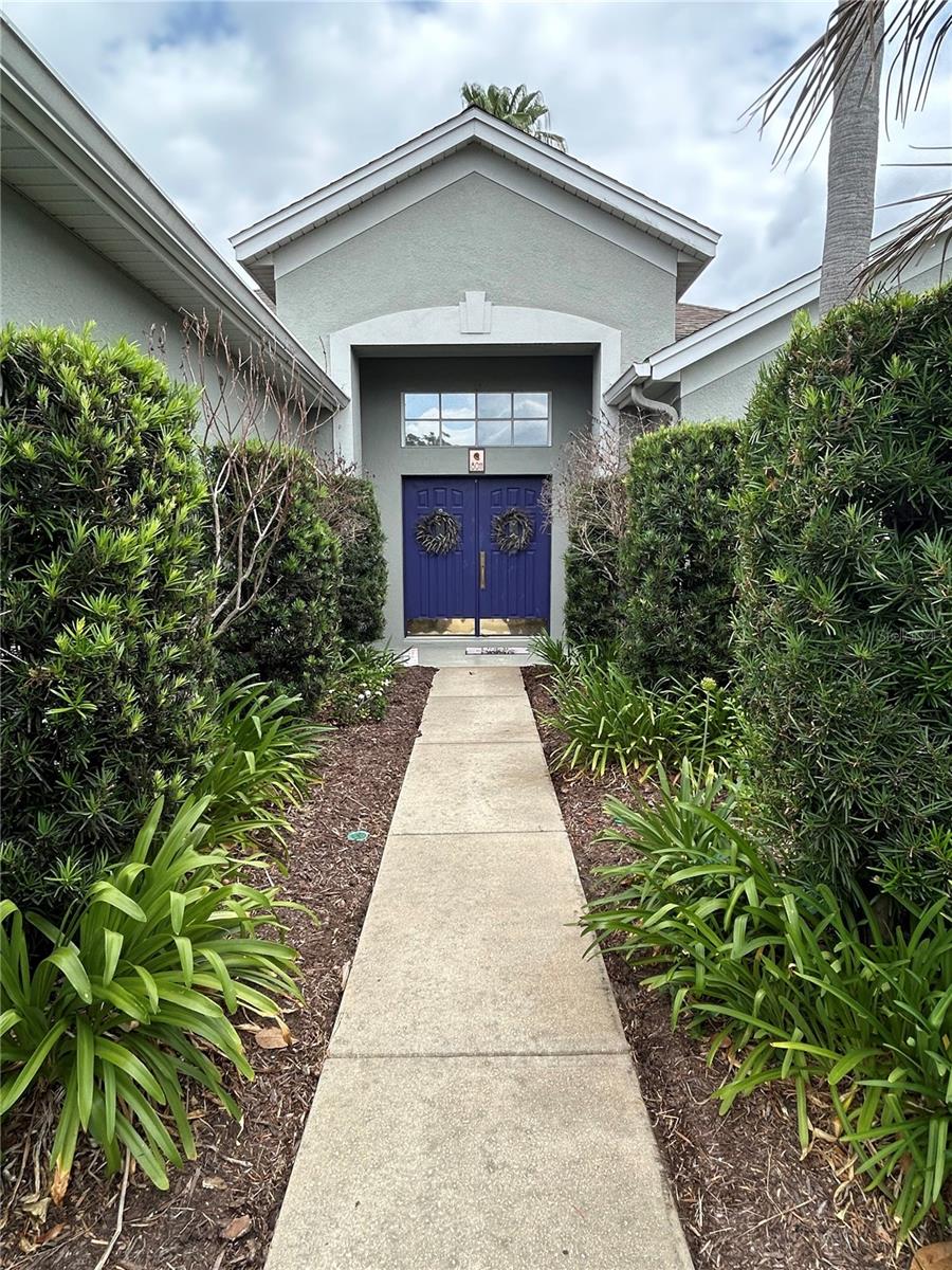 8011 Pine Hollow Dr Property Photo 6