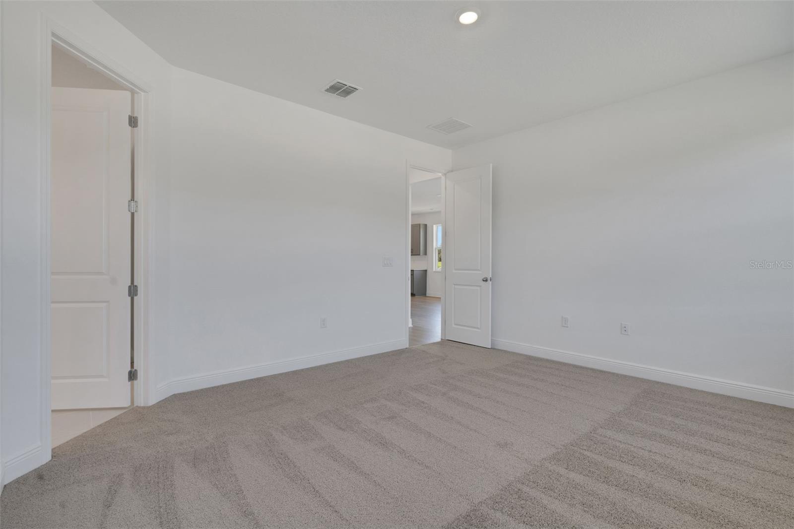 934 Sunshower Dr Property Photo 18