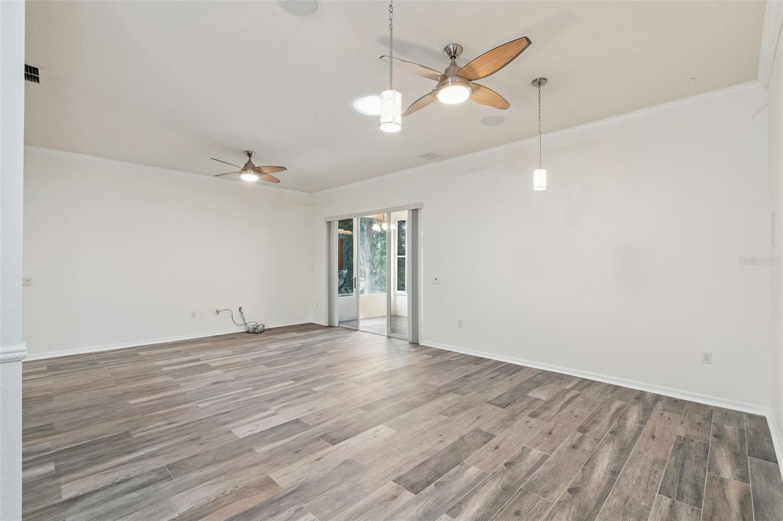 813 Summit Greens Blvd Property Photo 4