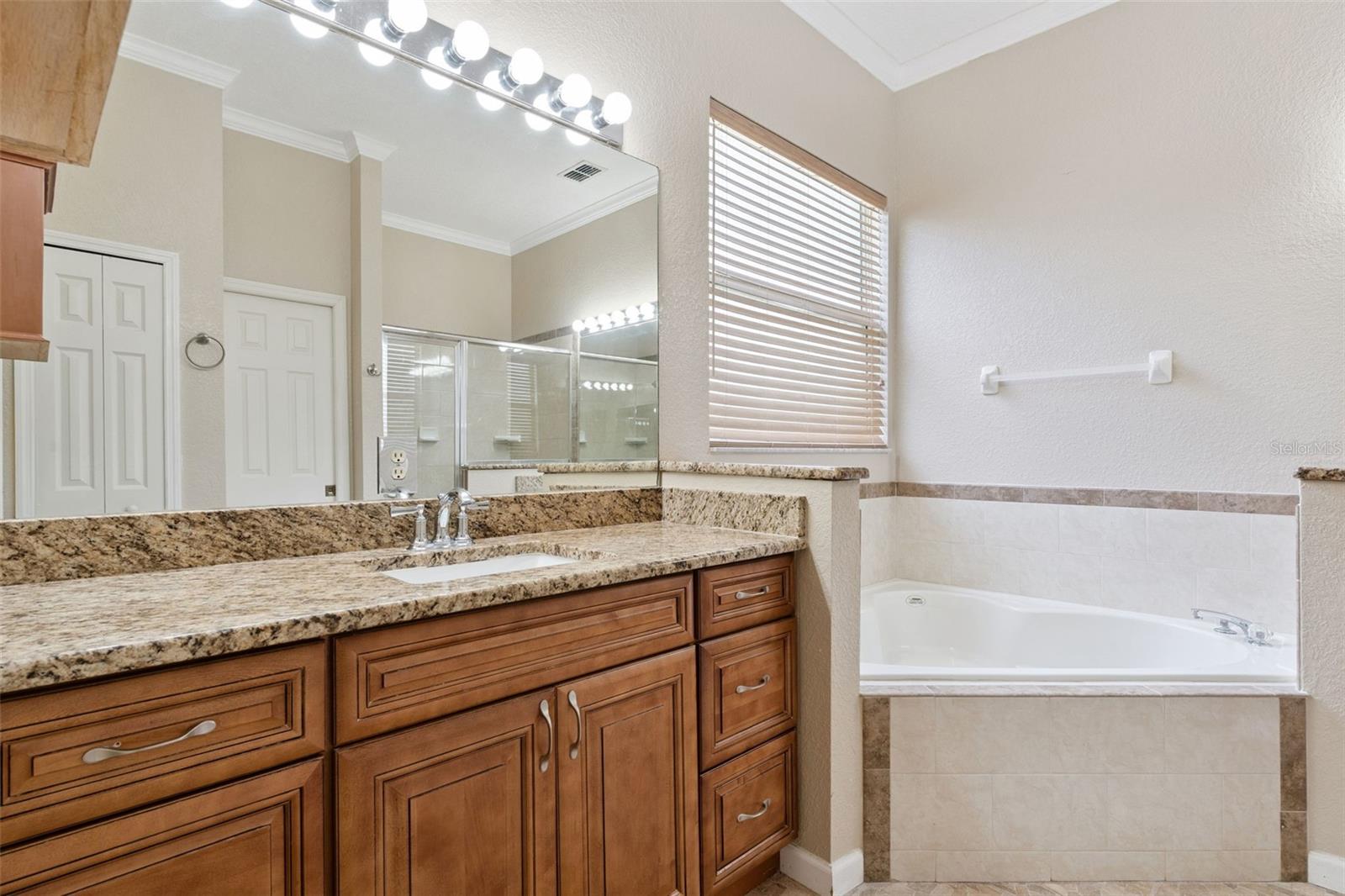 813 Summit Greens Blvd Property Photo 12