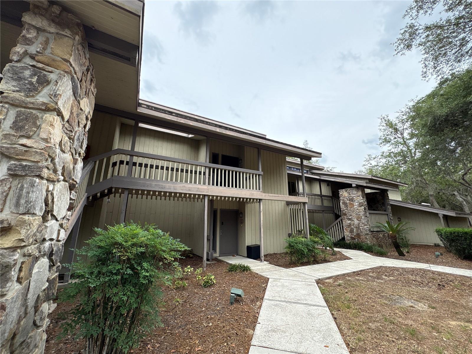 2010 CORNER LAKE DR #2010
