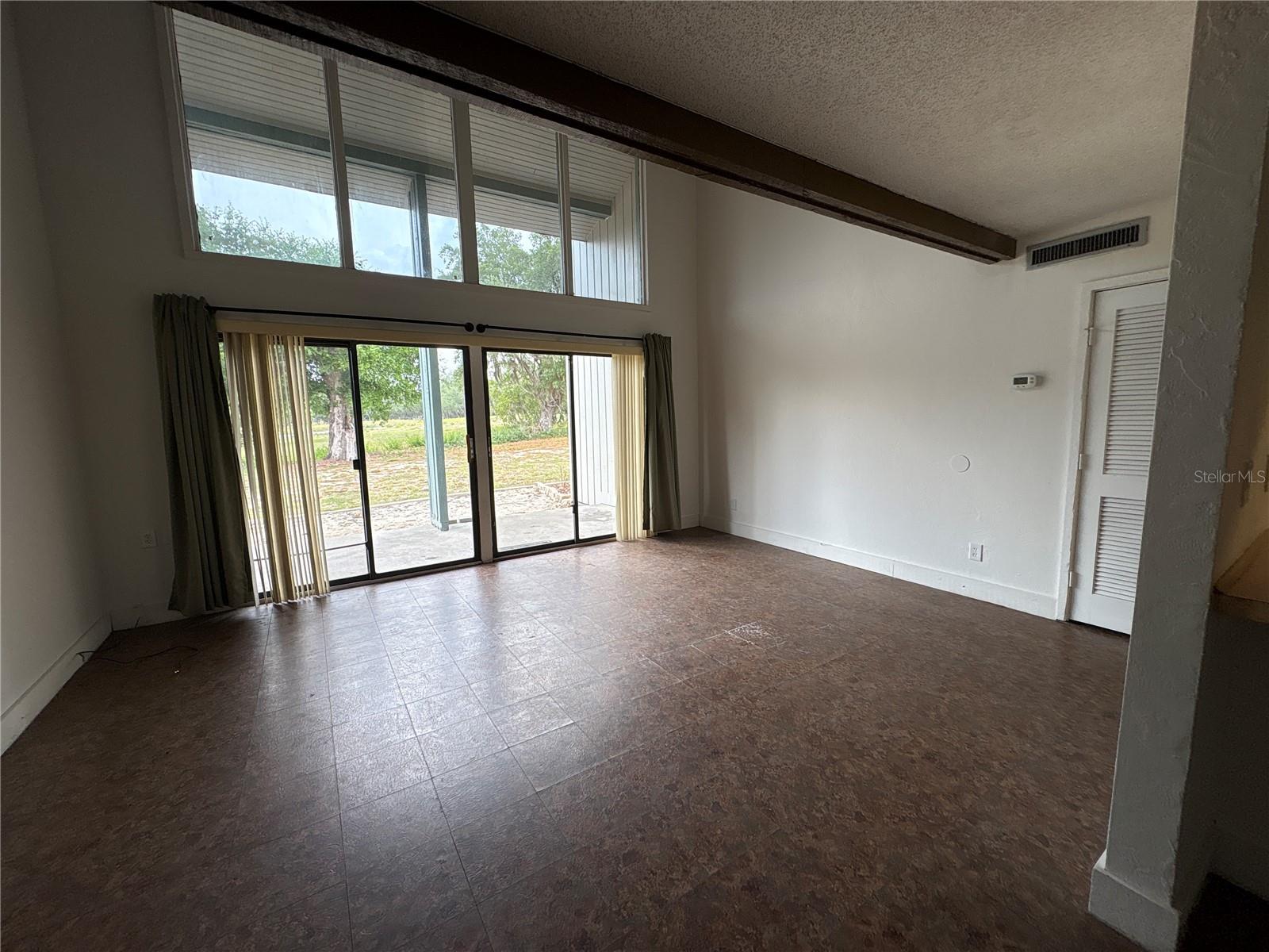 2010 Corner Lake Dr #2010 Property Photo 4