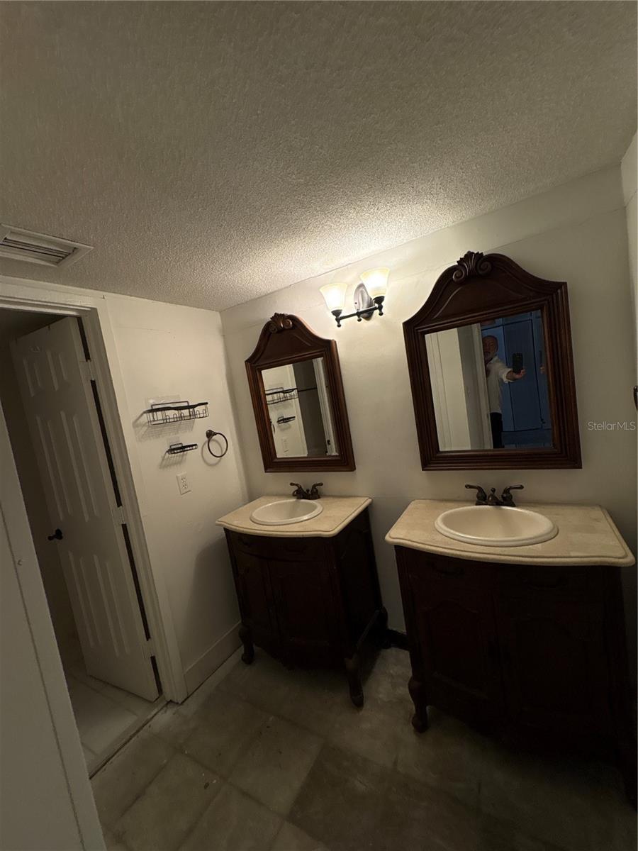 2010 Corner Lake Dr #2010 Property Photo 8