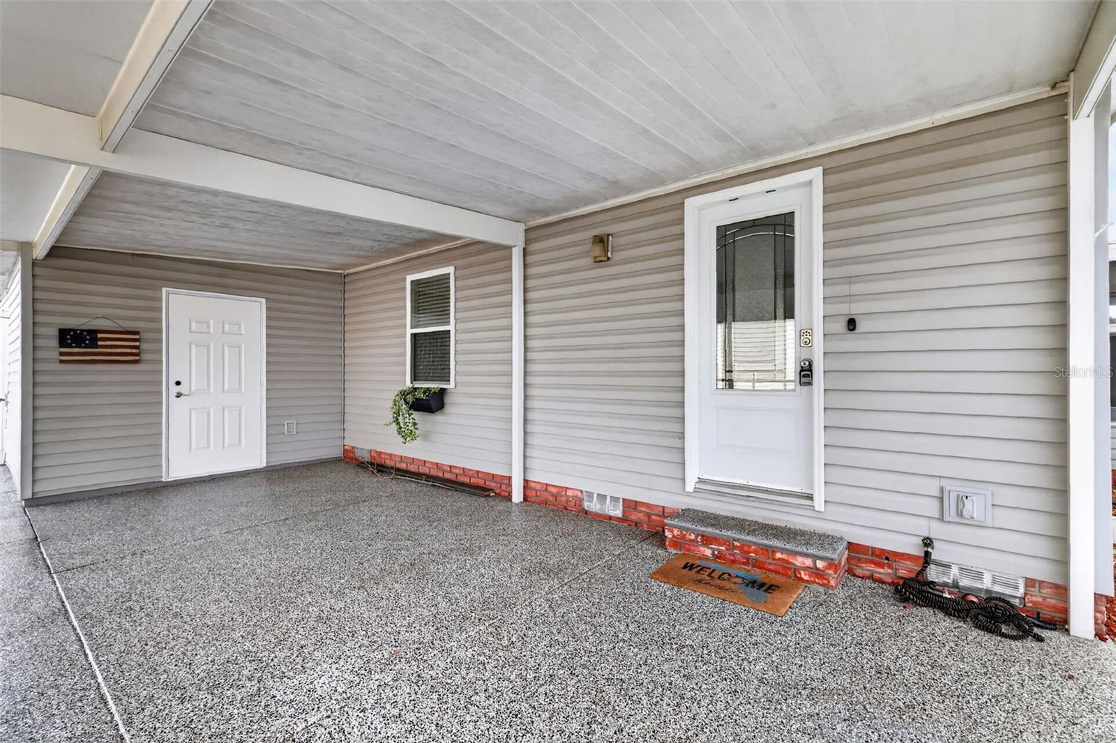 728 Prado Dr Property Photo 4