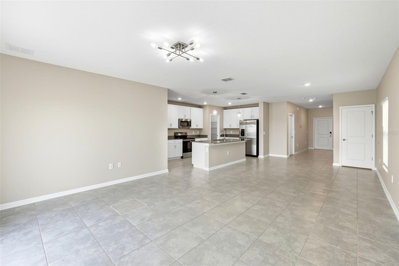 724 Daring Dr Property Photo 3