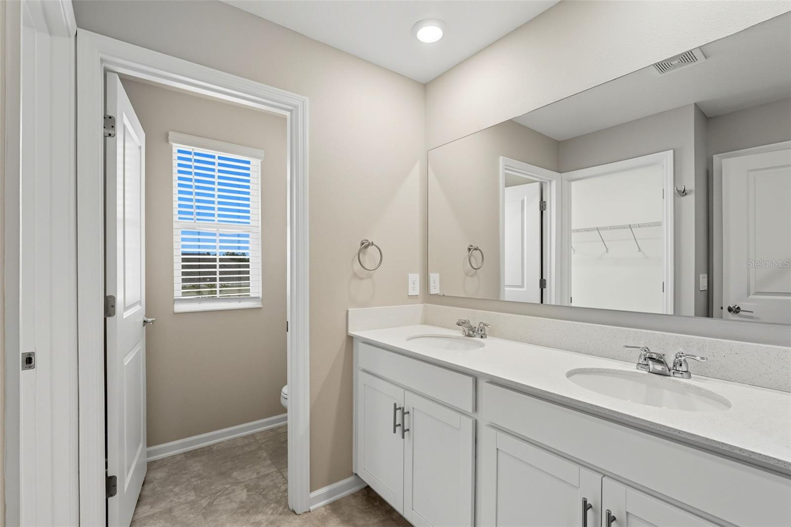 724 Daring Dr Property Photo 6