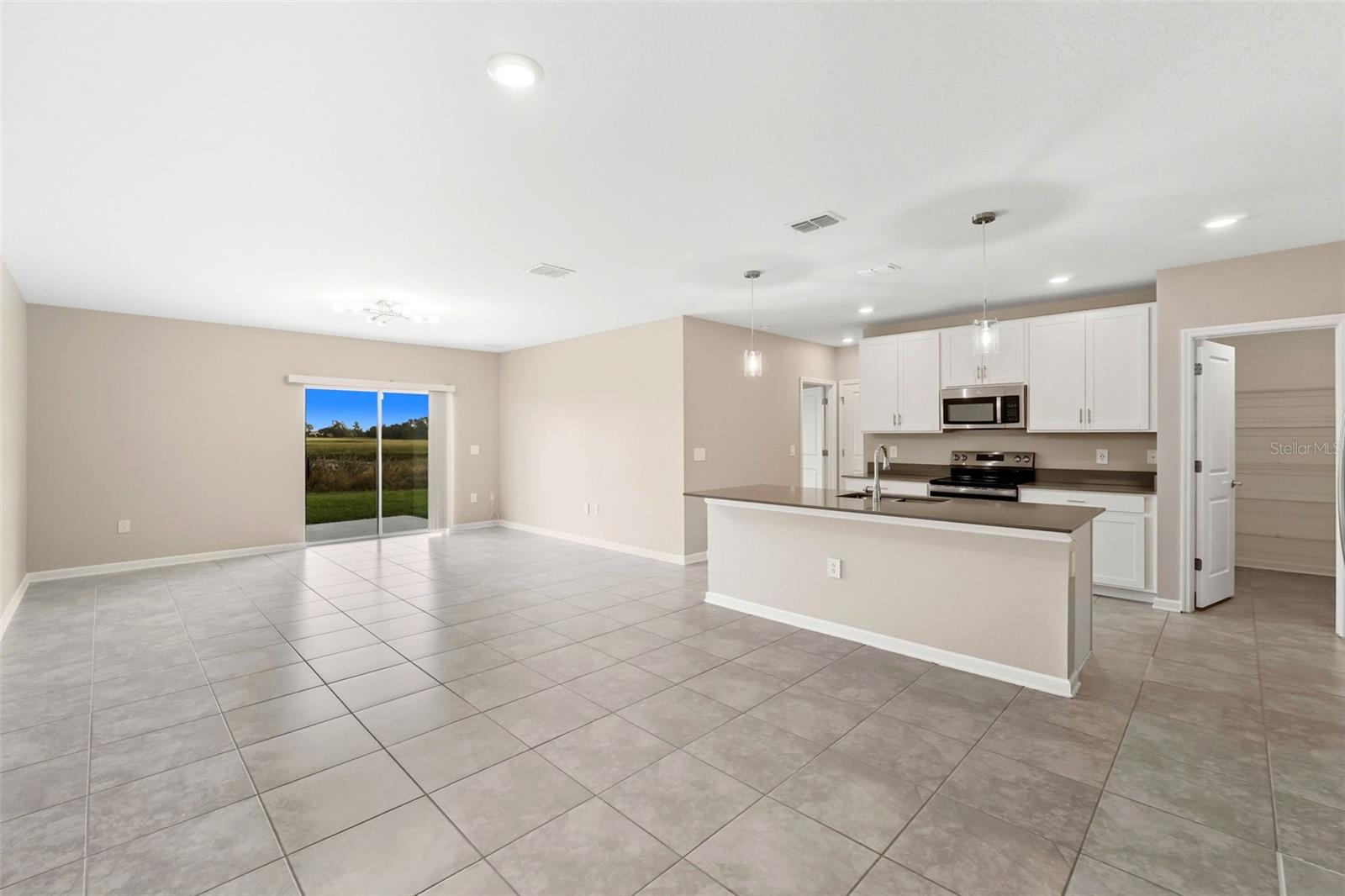 724 Daring Dr Property Photo 28
