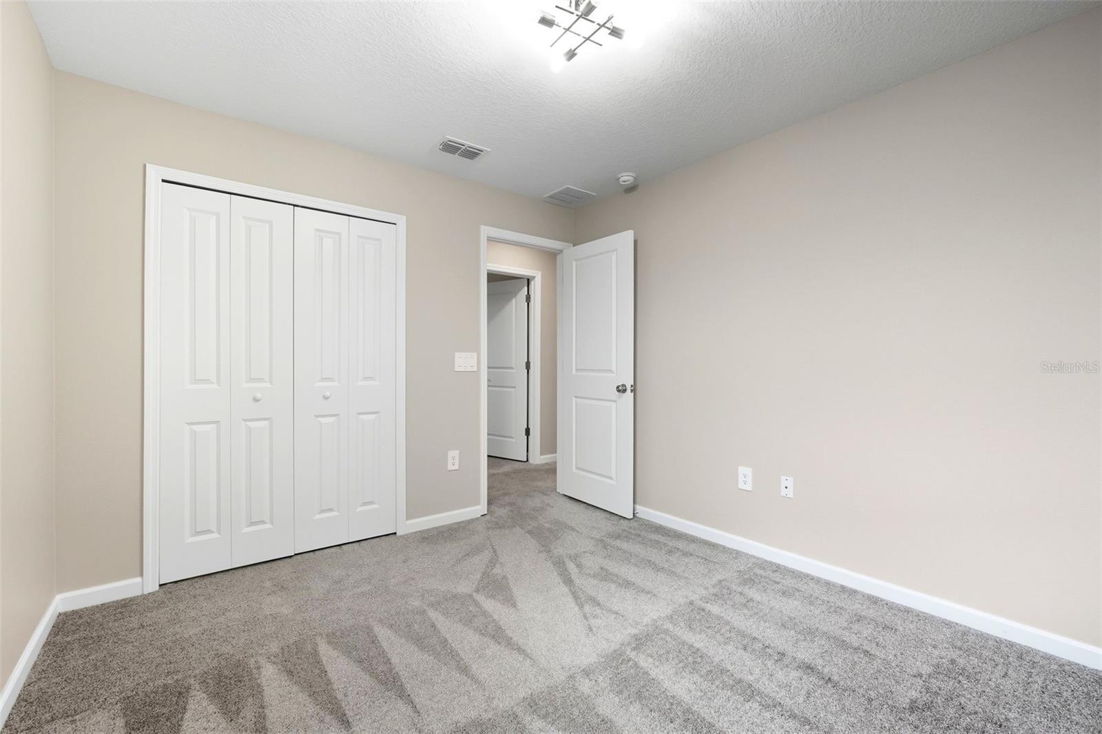 724 Daring Dr Property Photo 38