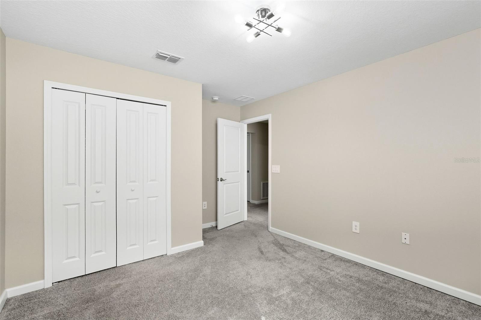 724 Daring Dr Property Photo 40