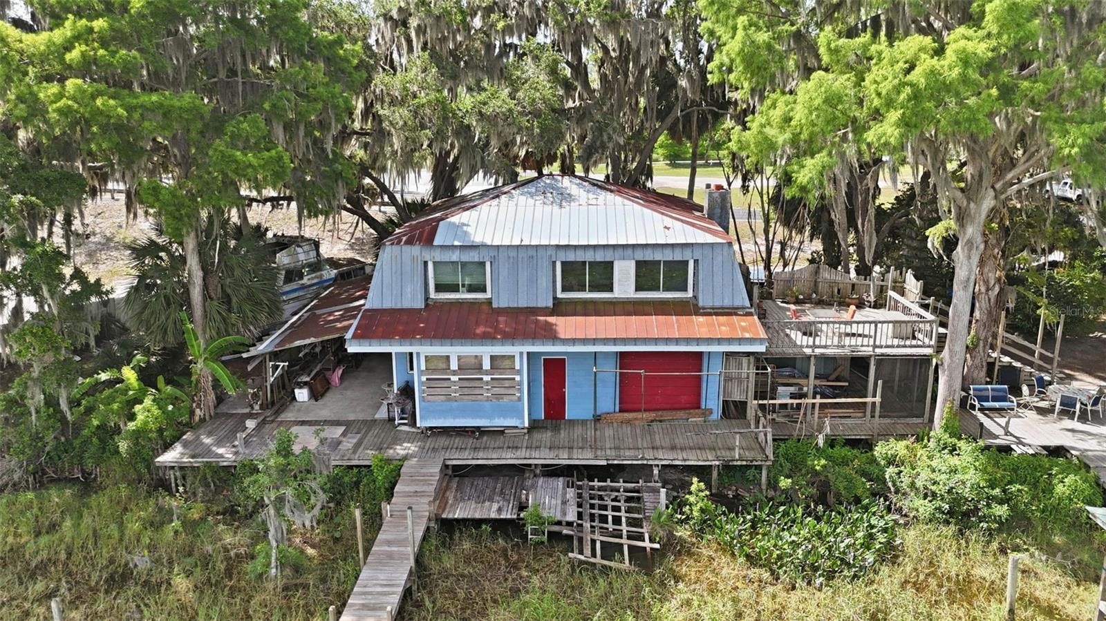 400 Lakeshore Dr Property Photo 3