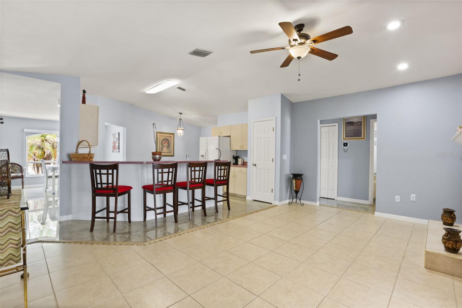 329 Lake Daisy Loop Property Photo 8
