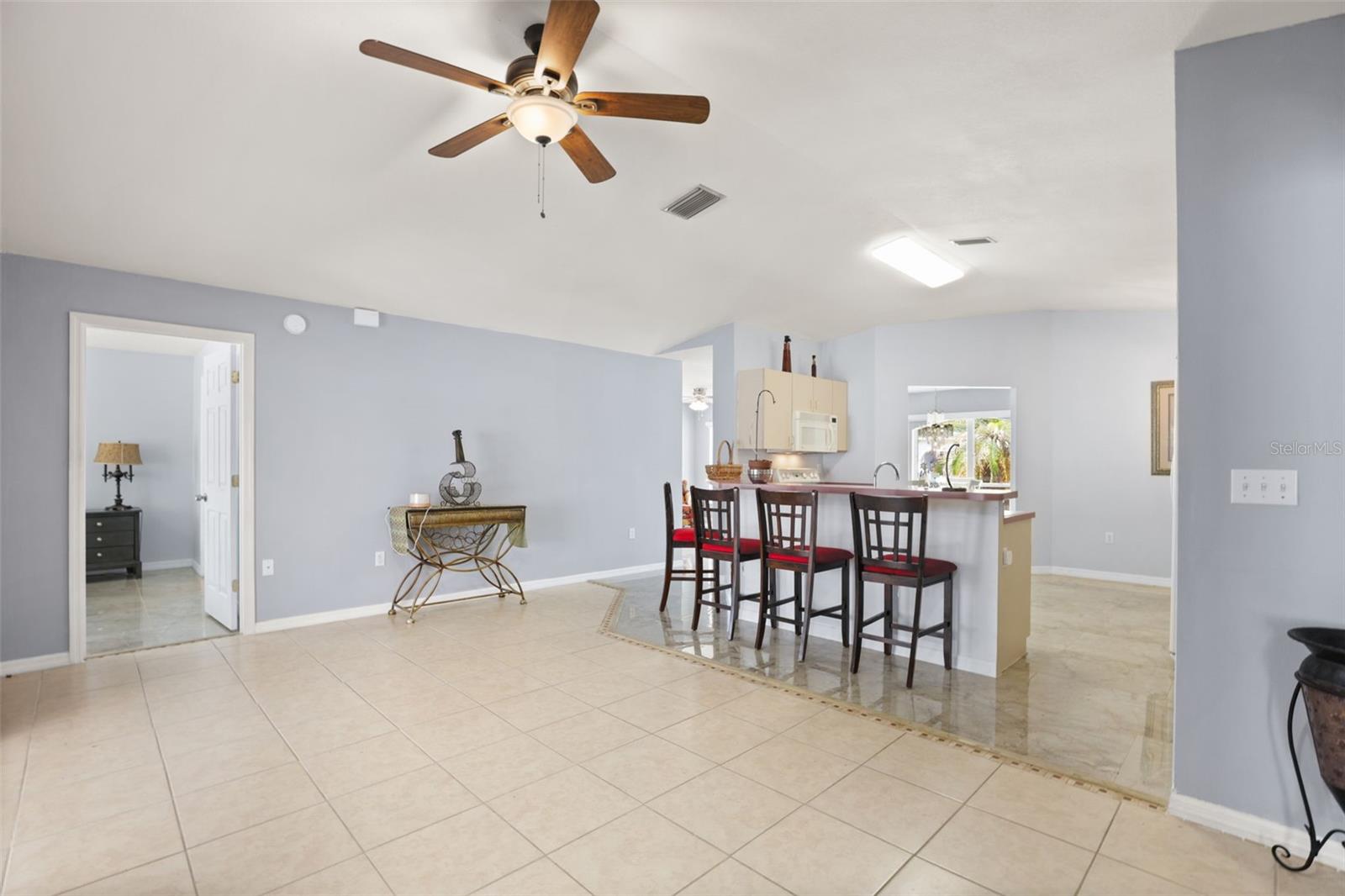 329 Lake Daisy Loop Property Photo 9