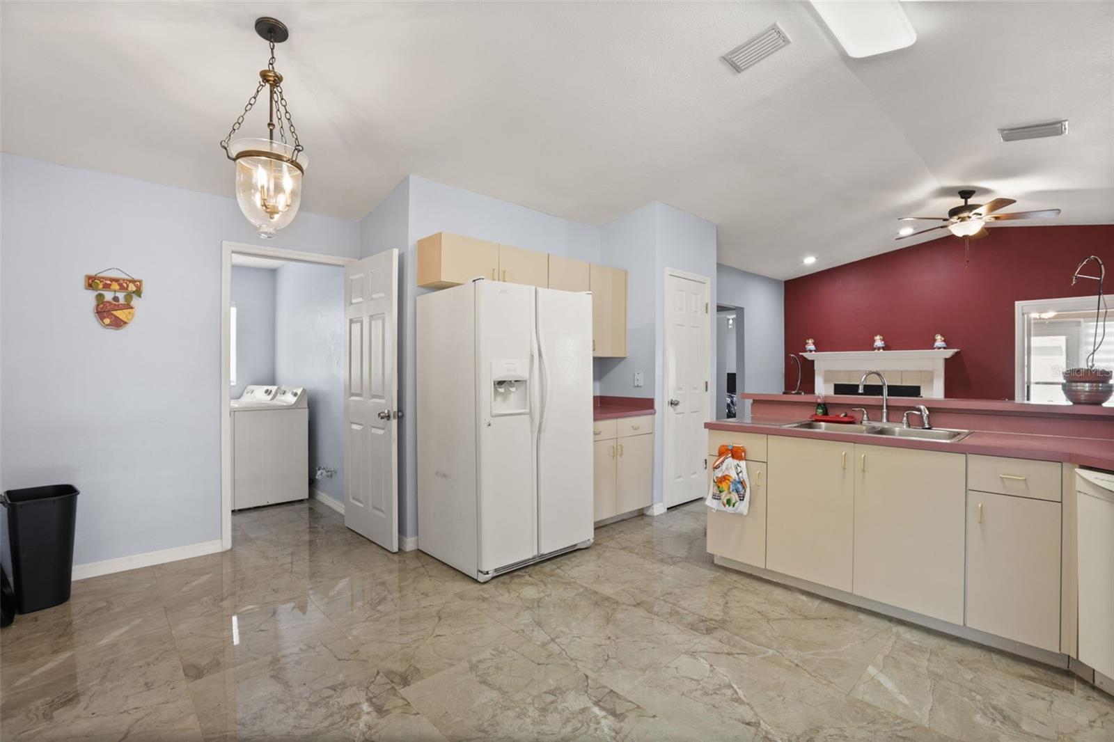 329 Lake Daisy Loop Property Photo 10