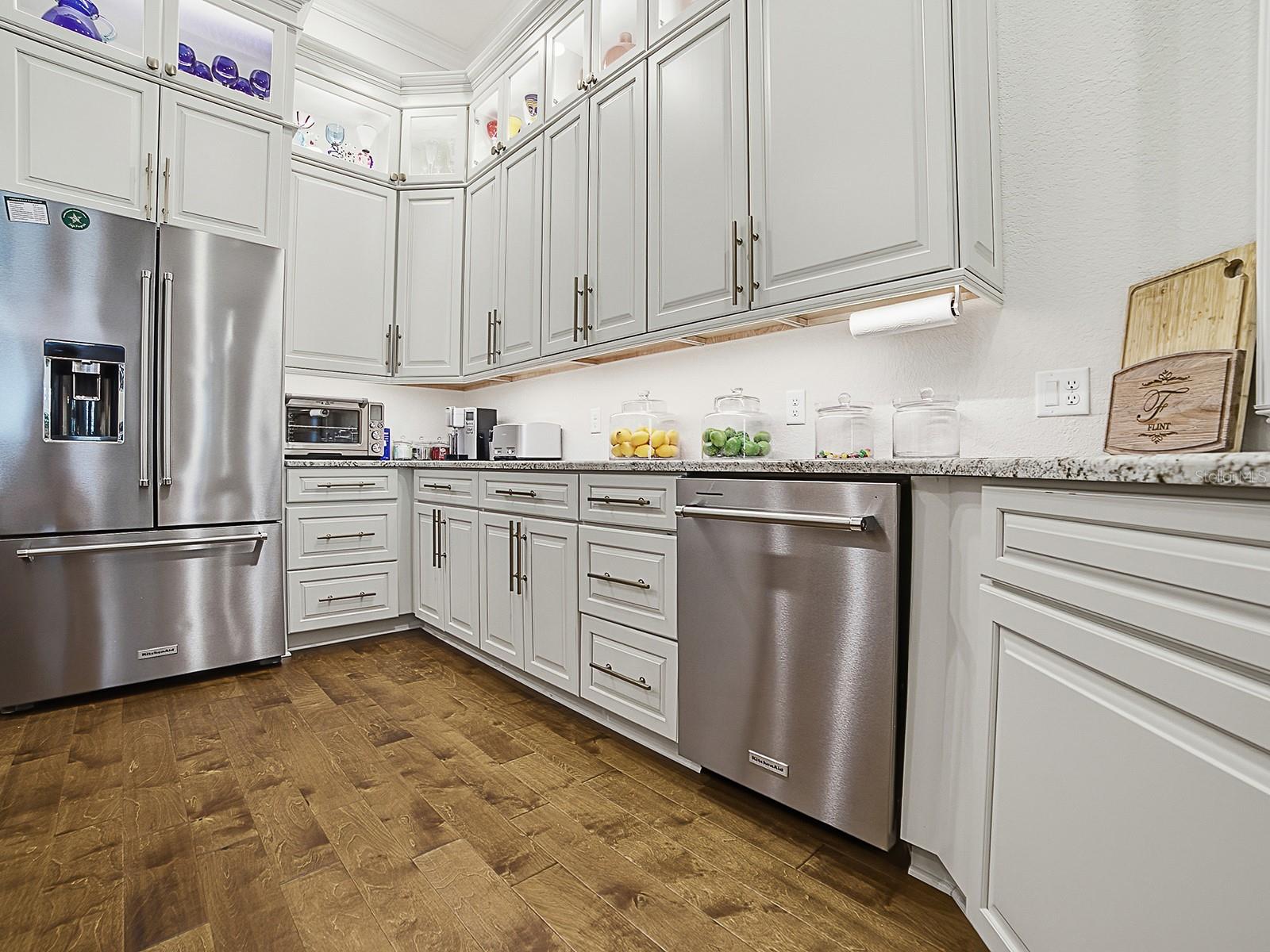 858 Pinckney Ln Property Photo 15