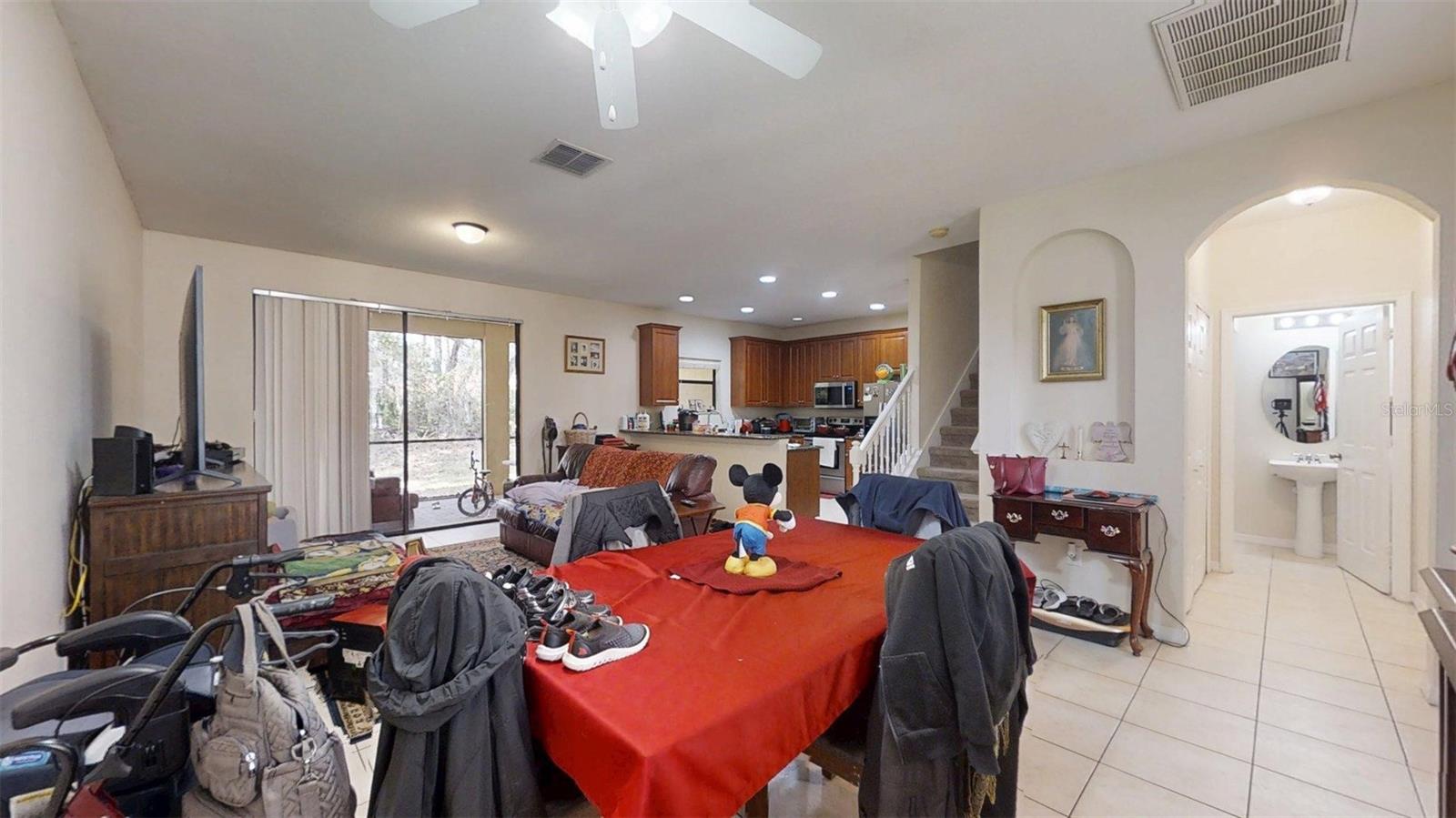 1370 Pacific Rd Property Photo 3