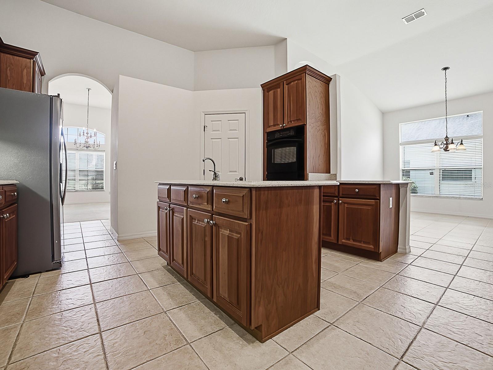 5106 Chanticleer Dr Property Photo 5